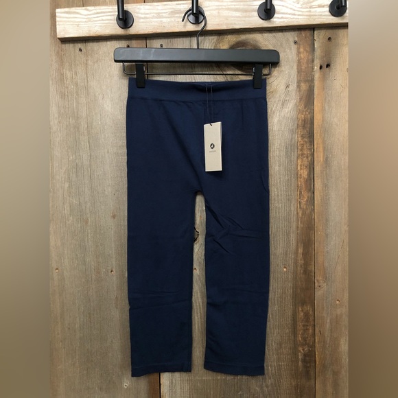 avocado Pants - AVOCADO Seamless Capri Leggings in Blue Size M/L